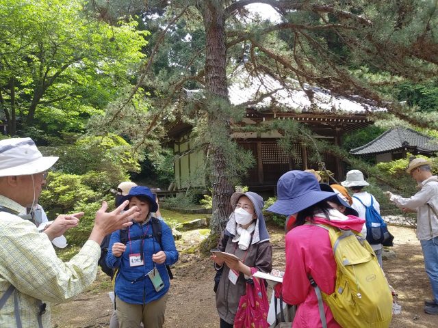 弘川寺の境内で