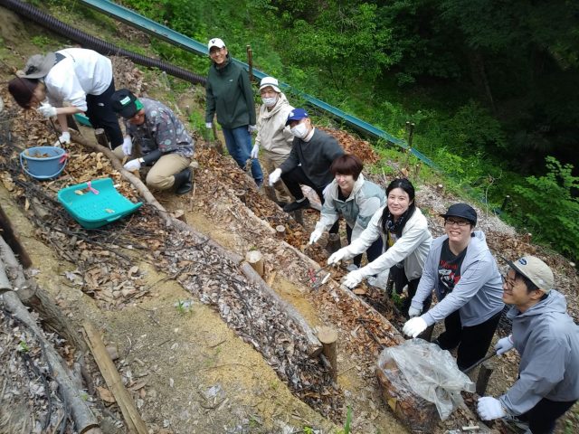 シガラづくり作業