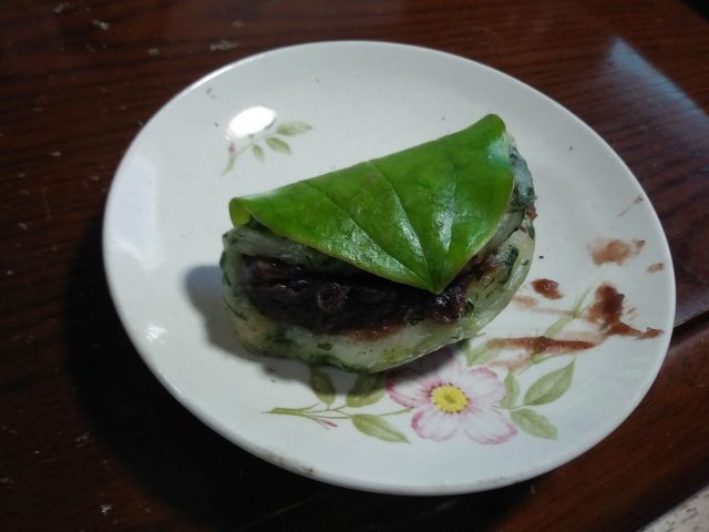 山帰来餅（よもぎ餅）