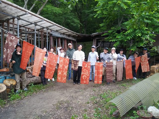 綺麗に出来た茜染め手ぬぐい