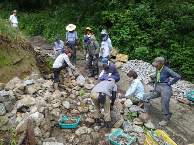 石積み作業