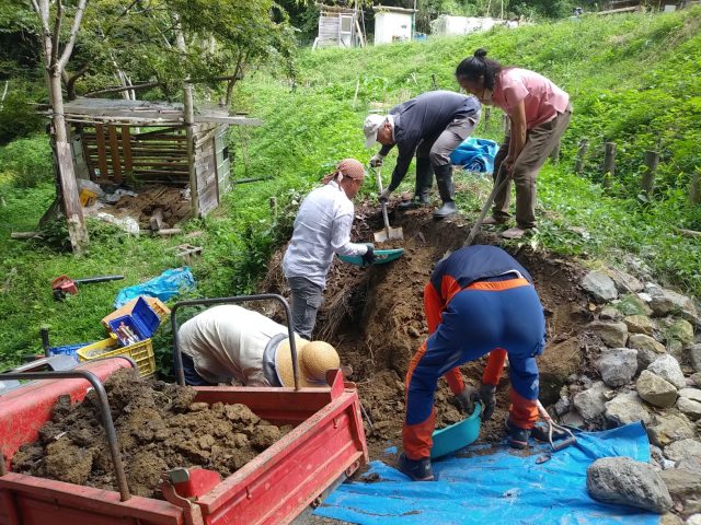 畦を整えて石積み準備