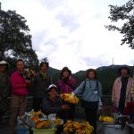 菊の花で記念撮影