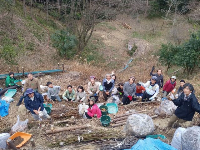 みんなで並んでシガラづくり