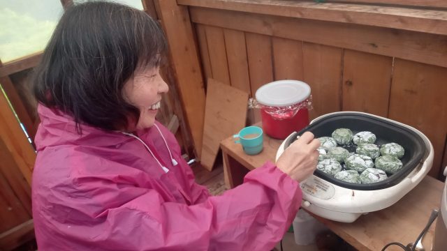 よもぎ餅の差し入れ